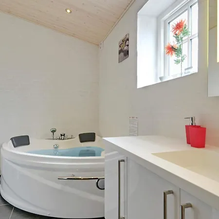 Luxury Retreat With - By Traum *